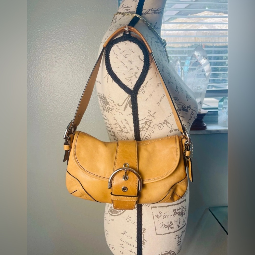 Coach Vtg Y2K SoHo Natural Tan Glovetanned Leather Buckle Flap Sufflette Hobo